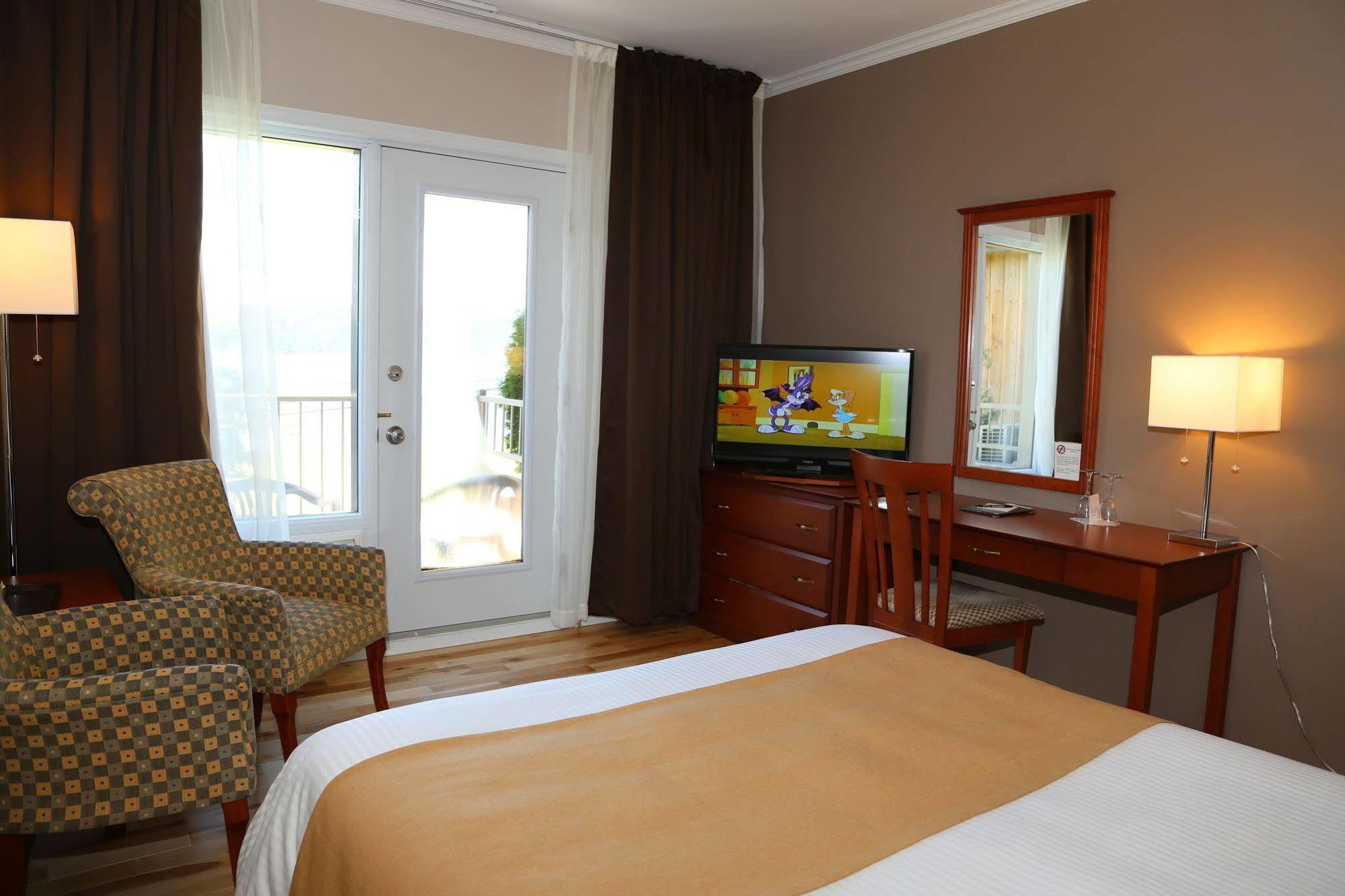 Auberge Des Battures La Baie Exterior photo